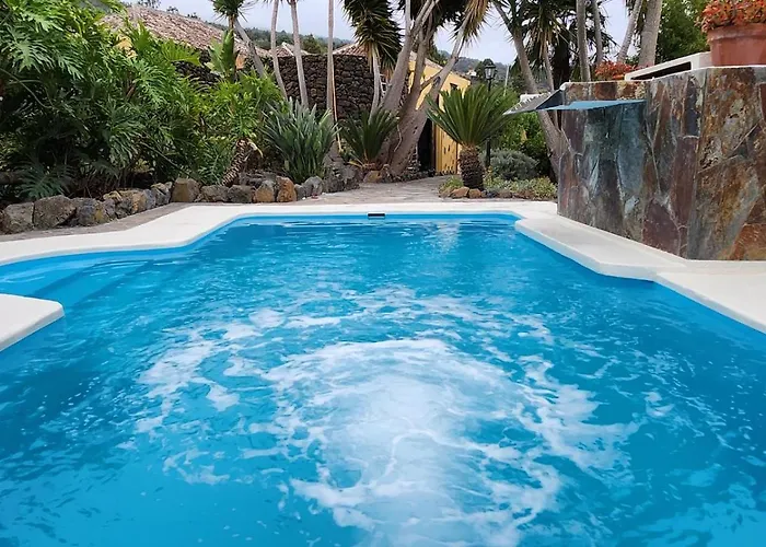 Lodge Oasis Hill Botanical Garden *