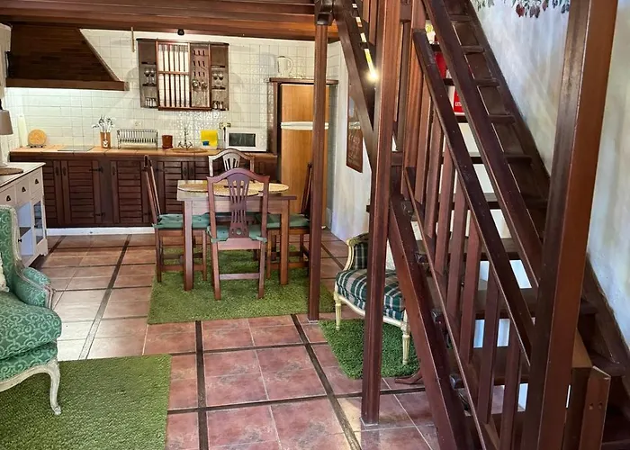 Oasis Hill Botanical Garden Lodge *