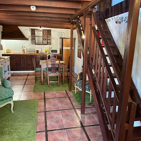 Oasis Hill Botanical Garden Lodge *