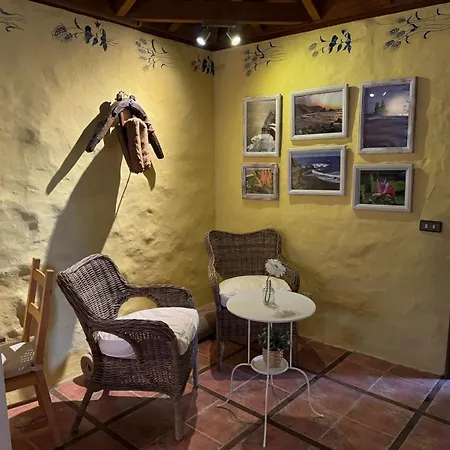 Oasis Hill Botanical Garden Lodge *