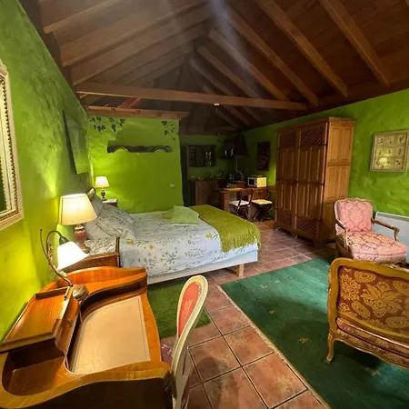 Lodge Oasis Hill Botanical Garden