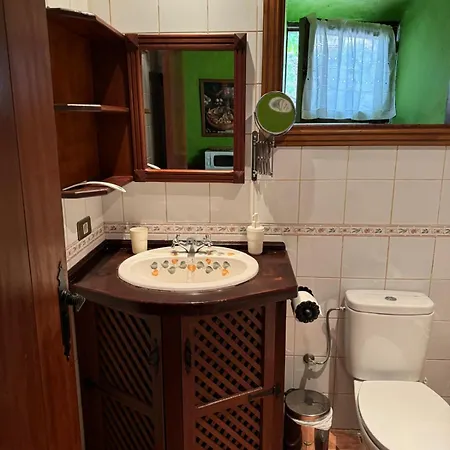 Oasis Hill Botanical Garden Lodge