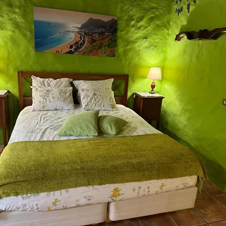 Lodge Oasis Hill Botanical Garden