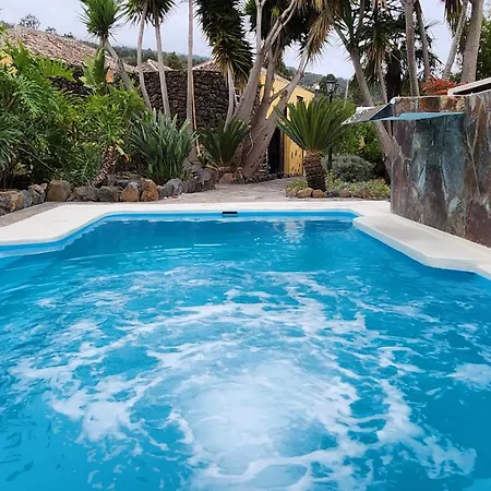 Oasis Hill Botanical Garden Lodge