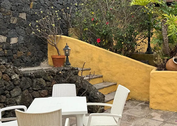 Oasis Hill Botanical Garden Hytte