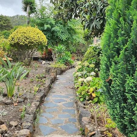 Oasis Hill Botanical Garden 山林小屋 *