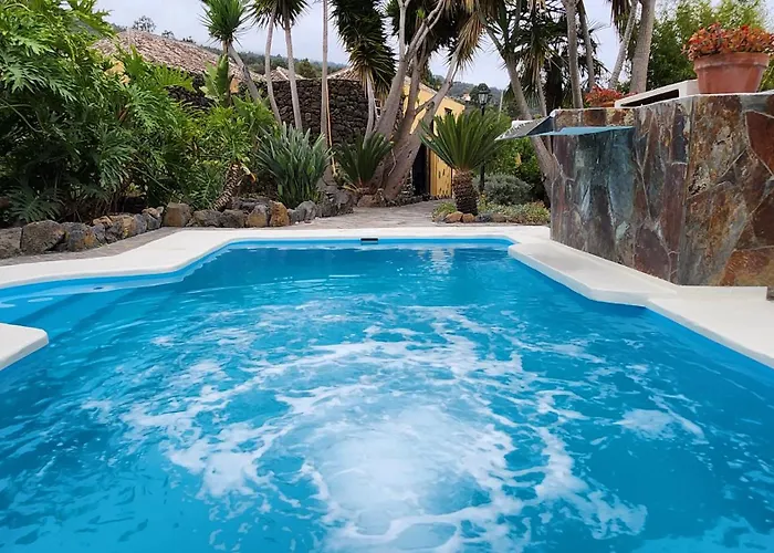 Oasis Hill Botanical Garden 山林小屋